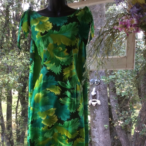 draping hawaiian dress